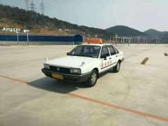 勇利駕校桑塔納訓練車
